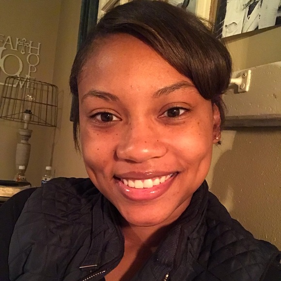 Meet your Posher, Torri - Picture 1 of 1